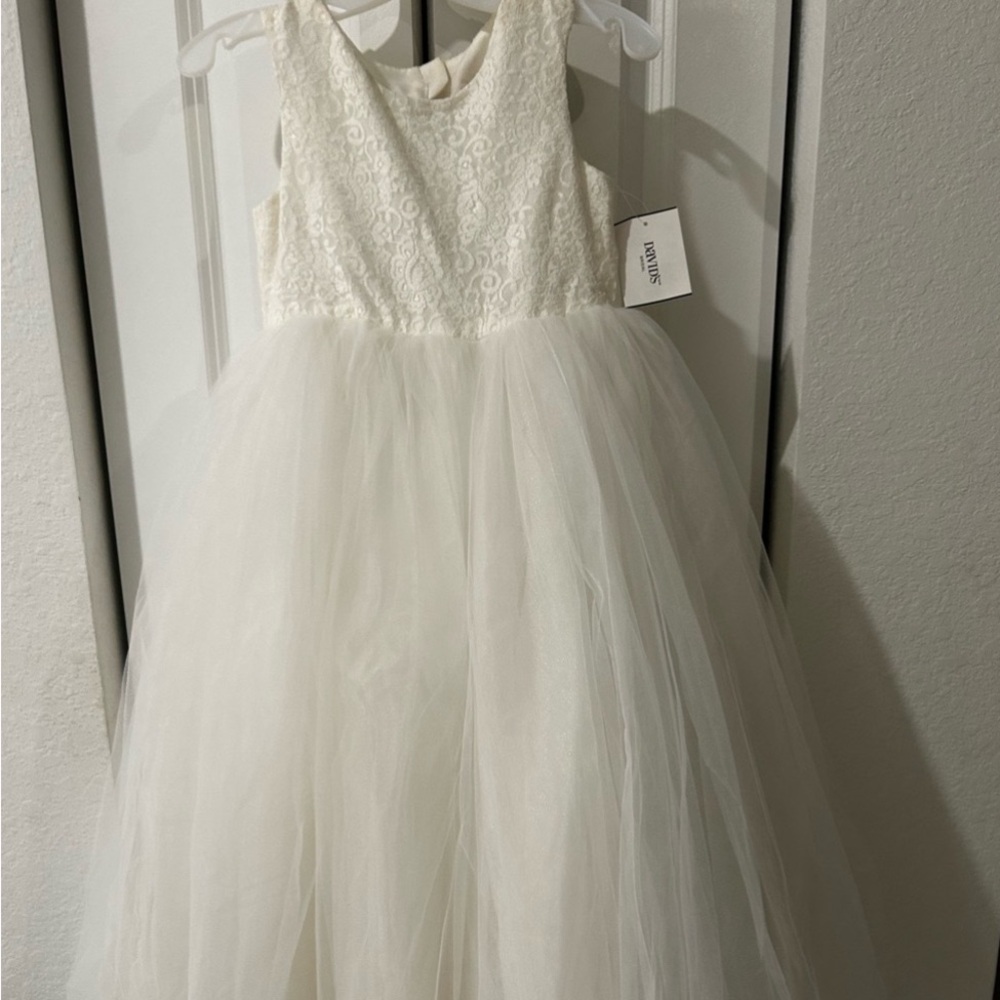 David’s Bridal 
Flower girl Ivory wedding dress size 6 child